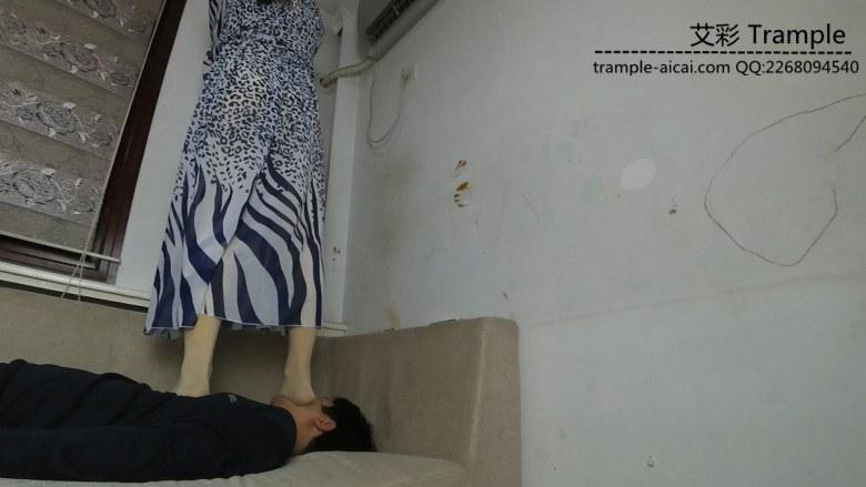 网上买的“光腿神器”打底裤袜踩踏