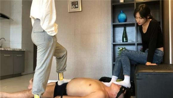 1小时超长调教—-皮靴白袜虐杀