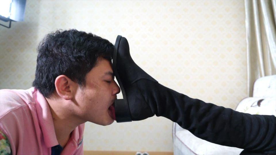 【私人订制版本】南一女主的靴奴手脚抽耳光