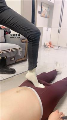 【十二岁】情侣主脏鞋臭袜子玩虐绿帽【双视角版】 bf52290