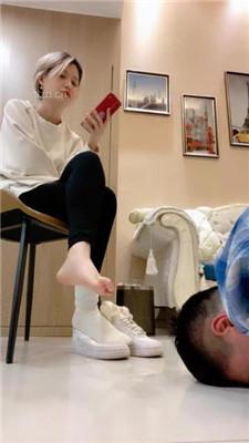 【甜味药丸】白袜瑜伽裤-口枷塞嘴/踩狗头狗爪/舔脏鞋底