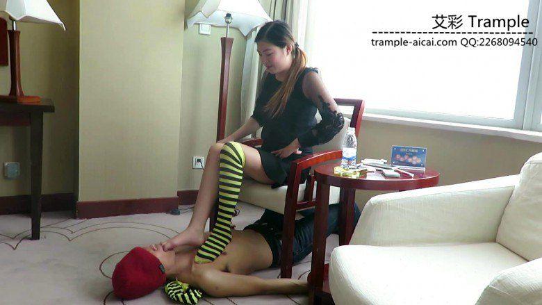 御主全程语言羞辱各种调教玩弄贱狗！