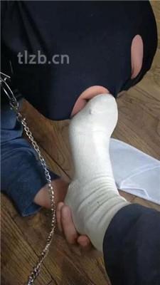 【姜果果】跪舔脏鞋臭袜/吃袜子