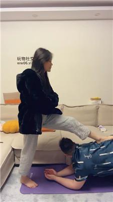 【埋汰】玉足跳踩/脚丫恋足狂舔 JS250111-1