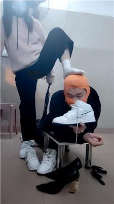 【奇了怪了】胯下鞭打狗爬/小白鞋白袜辱 JS250122-8