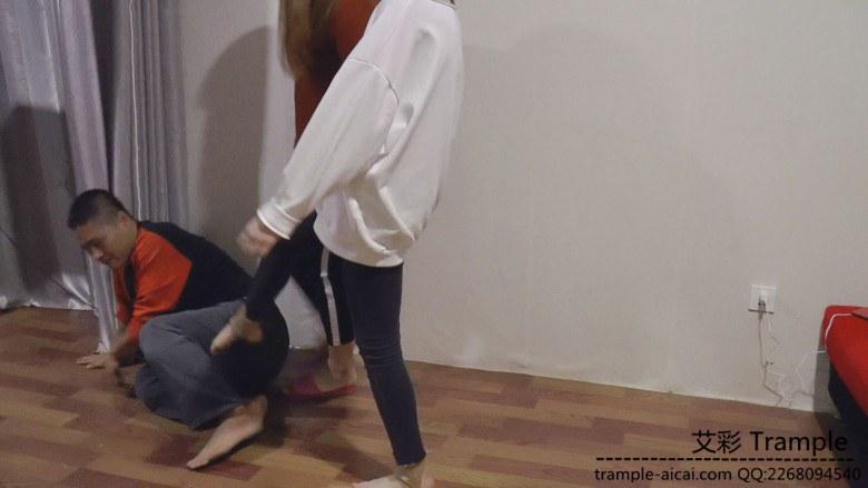 语儿与闺蜜玩虐贱人