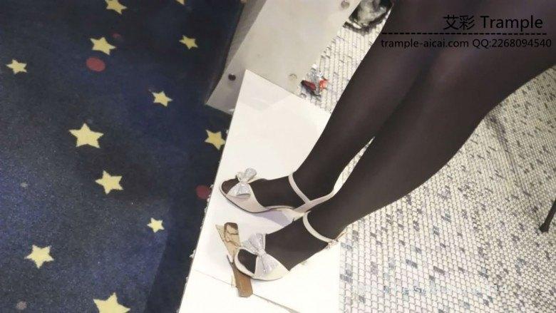 销售文员穿原味黑丝坐脸窒息