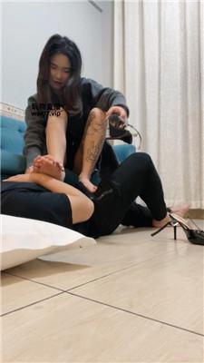 【小凤梨】纹身小妹高跟美腿踩虐 JS250325-24