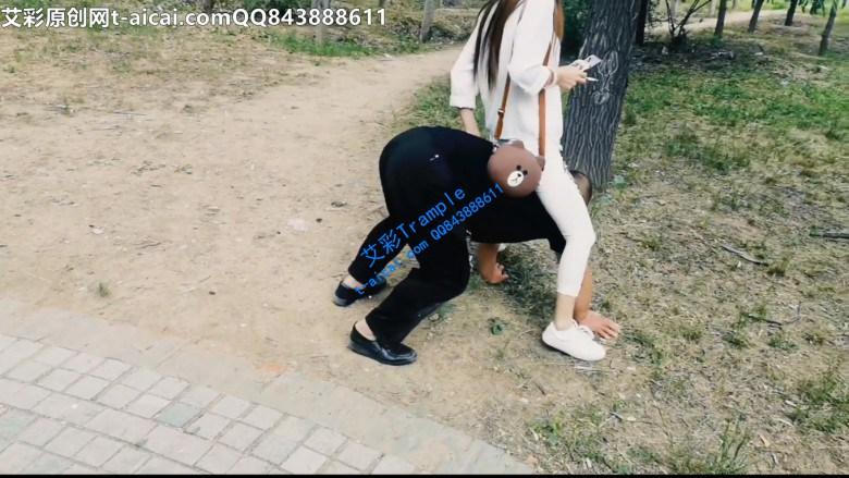 傲柔户外公园虐骑马奴