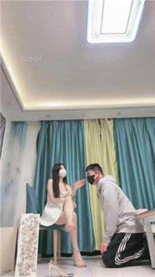 【月影儿】开发暗恋者做狗-高跟踩踏/脚插嘴