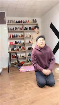 【冰诺】长靴踢踹踩虐/脚插嘴/物化座椅