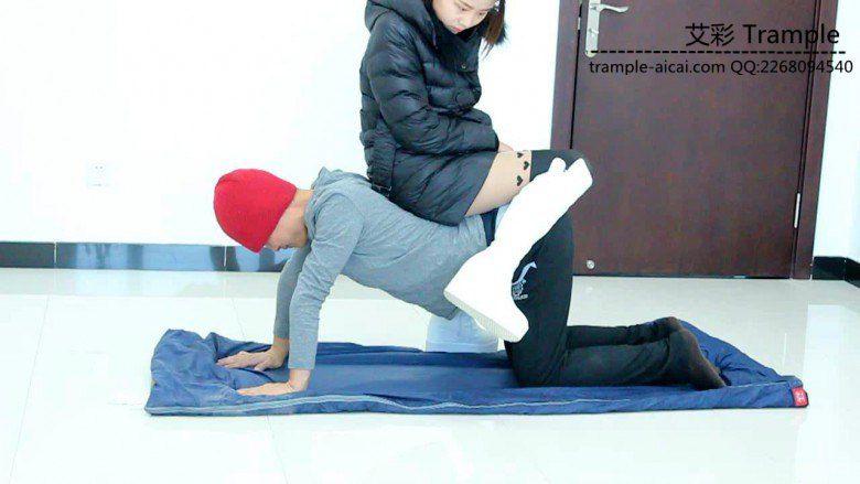 甜美媛媛女主白靴子调教马奴骑乘虐踩！