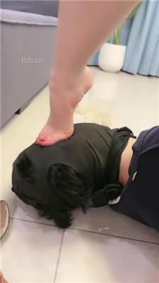 【晚晚】高跟踩踏/直接圣水/臭脚狂舔插嘴