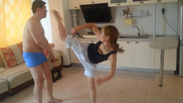 黑冰格斗练习踹肥奴