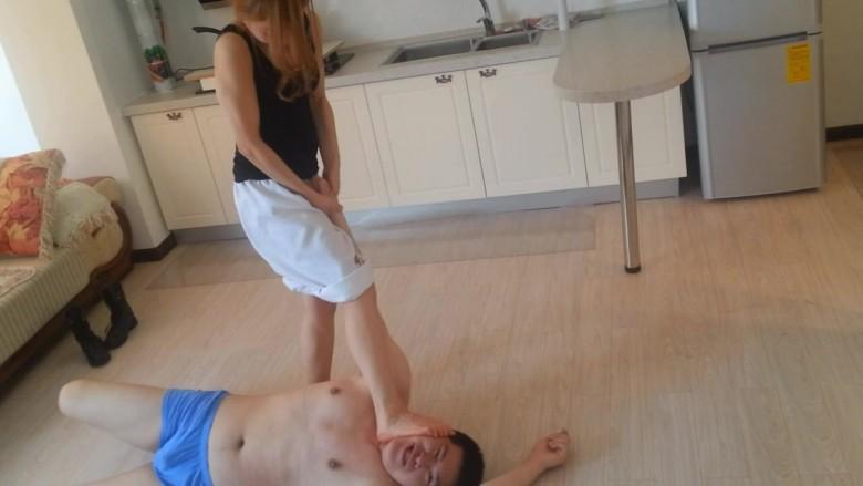 黑冰格斗练习踹肥奴