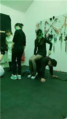 【鸿运】多女王-圈内聚会群调【双视角版】 JS250401-7