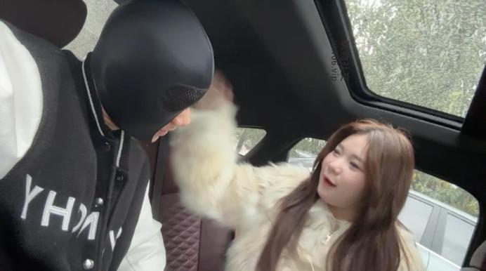 【狗哥】车内教素人小姐姐玩SM JS250125-5