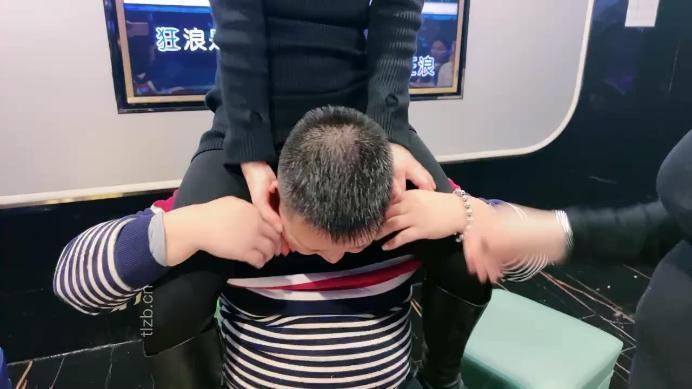 【梓S】KTV-群调S玩虐老板/骑脖/踩踏【完整版】