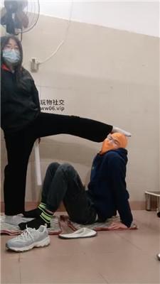 【奇了怪了】白袜脚踩踢踹虐打 JS250104-9