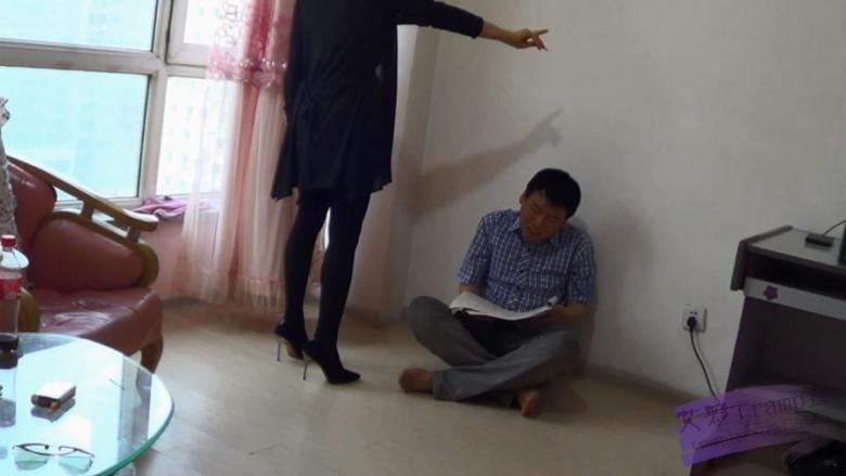 黑冰S 黑丝高跟踩碎卷子欺负书呆子