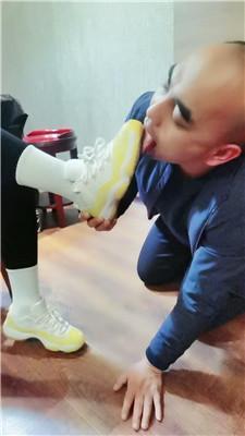 【西北傻子】学生主-脏鞋白袜茶室玩虐老板/雪地训 bf49050