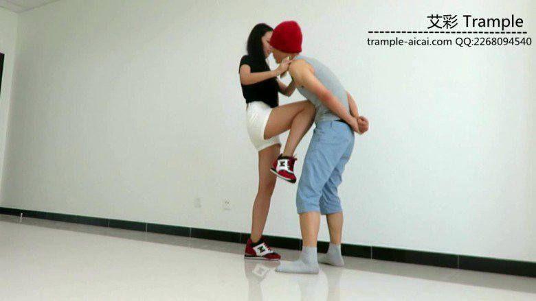 老师天依女主暴打小流氓！开启女子防身术！