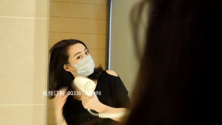 女服务员偷闻小主丝袜被虐