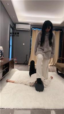 【猴歌】黑棉袜踩踏气味辱 JS250331-18