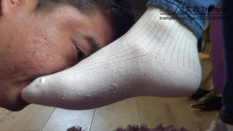 黑冰汗臭运动鞋棉袜崇拜踩踏站脸