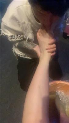 【煎饼狗子】沐足店舔技师的脚 JS250319-26