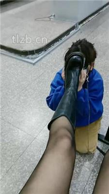 【爱可呀】母畜-遛狗爬行/舔毛拖鞋/舔素人长靴/闻棉袜