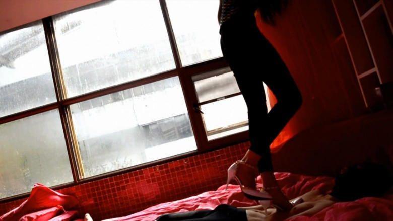 『奴隶岛』—萱萱侧空铆钉细跟踩玩奴隶