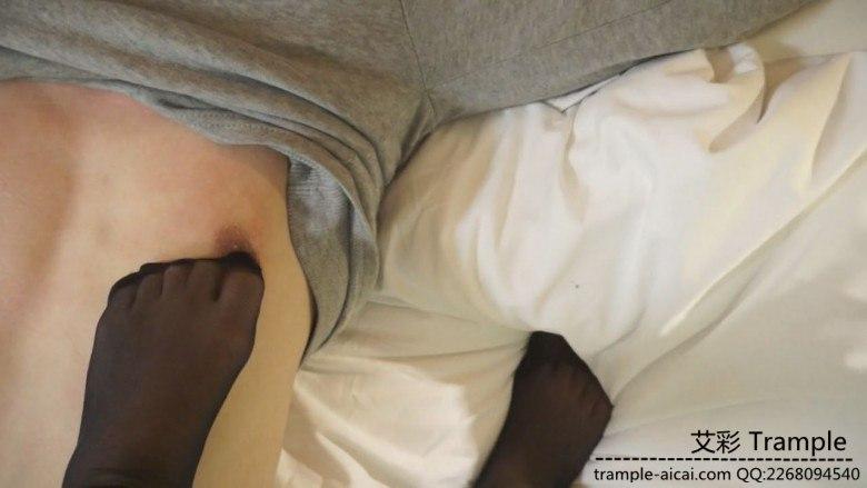 学生妹黑丝口水凌辱