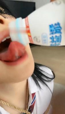 【美美子】母畜-五花大绑/踩踏喂食/喂酸奶