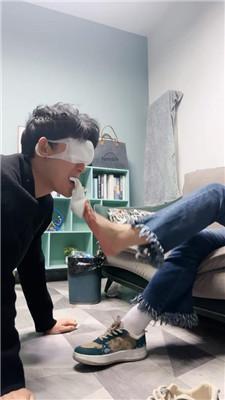 【大小姐S】涂鸦羞辱-舔脏鞋吃白袜/头压马桶 JS250222-40