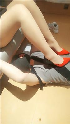 【星瑶】高跟鞋踩乳/舔小白鞋及膝袜 JS250322-4