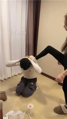 【欣然莫】闻香水发骚舔脚/转胯/赏赐圣水/踢踹踩踏【完整版】