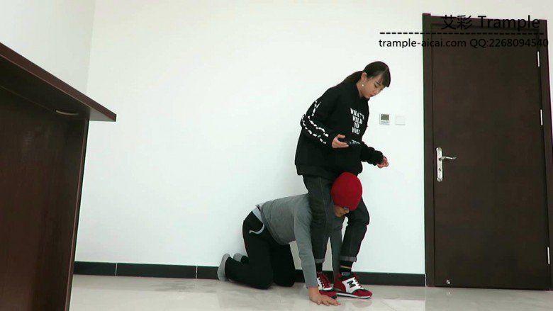 00后天使女主调教贱狗磕头跪拜！