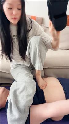 【埋汰】皮鞋踩虐狗继父 JS250221-13