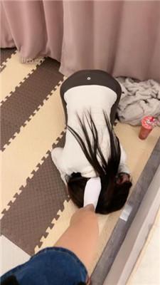 【橙宝】双母畜-舔脚发骚/转胯/白袜脚插嘴/提档