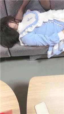 【天津女仆店S】素人母畜-舔臭脚/遛狗骑马/黑丝脚踩踏【完整版】