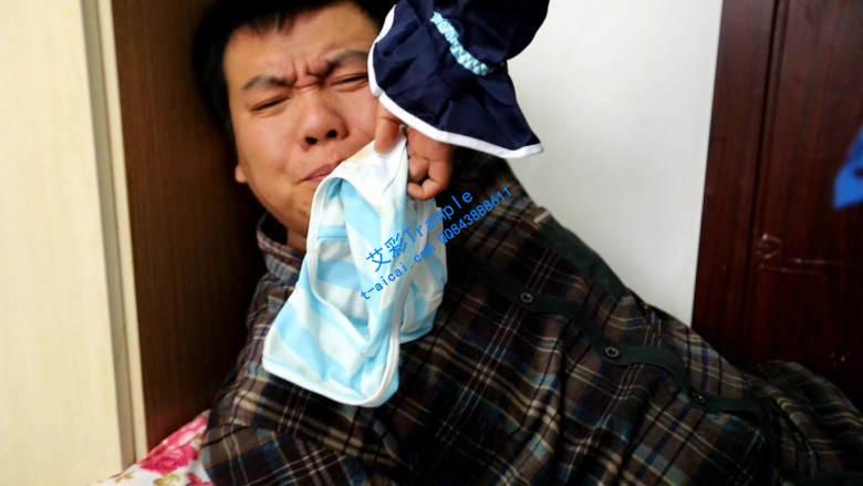 【奕潇】脚尖跳踩强迫舔内裤的污渍