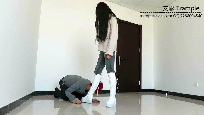 超美天依老师长靴虐贱狗! 超美天依老师长靴虐贱狗!