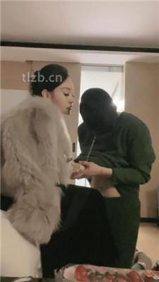 【小月牙】狗链拴丧家之犬-虐乳/藤条抽/闻舔高跟/卫生巾辱