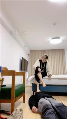 【甜味药丸】运动后强制闻棉袜/裸足狂舔