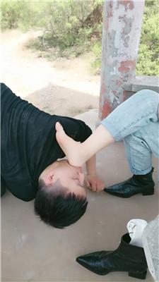 【珍惜女王】户外凉亭舔脏鞋玉足 JS250427-5