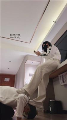 【妮蔻】胶带捆绑-小白鞋白袜塞嘴暴力虐打 bf49484