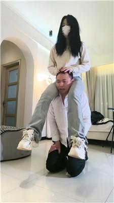 【诗琪】骑马狗爬/舔脏运动鞋 JS250315-30