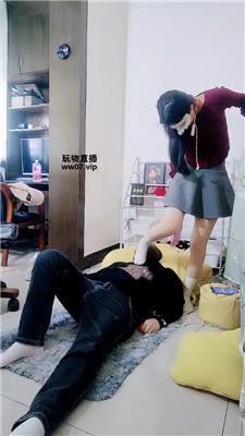 【女王大人】白袜脚踩虐下贱家奴 JS250312-9