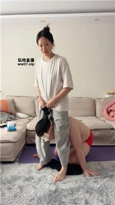 【埋汰】玉足踩虐猥琐狗继父 JS250308-3